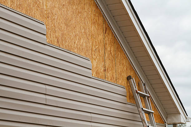 Professional Vinyl Siding technician working in Gold Hill, OR